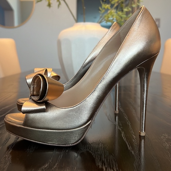 Valentino Couture Bow Pumps - Picture 3 of 7